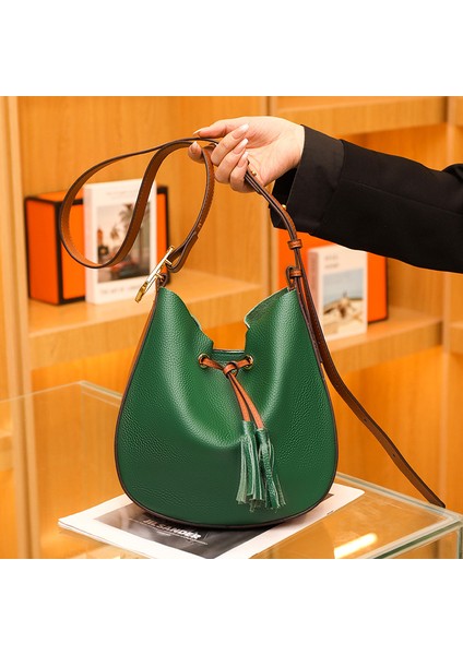 Deri Çanta Kadın Çanta 2023 Yeni Yeni Basit Moda Çarpma Renk Büyük Kapasiteli Tek Omuz Crossbody Çanta Yumuşak Deri Kova Çanta Gelgit (Yurt Dışından) fırsatları