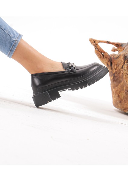 Klasik Rugan Siyah Deri Kadın Loafer Ayakkabı Şık ve Rahat Tasarım modelleri