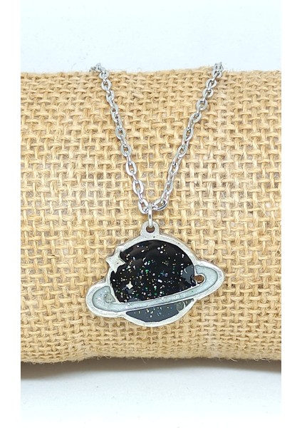 Yıldız Detaylı Satürn Kolye. Mineli.