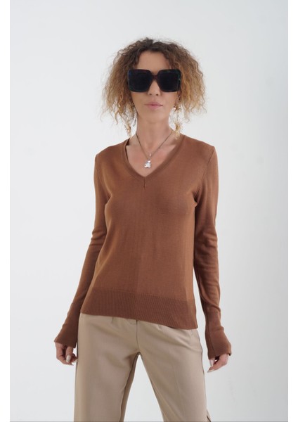 Kahverengi V Yaka Kolu Metal Düğmeli Kazak fiyatları