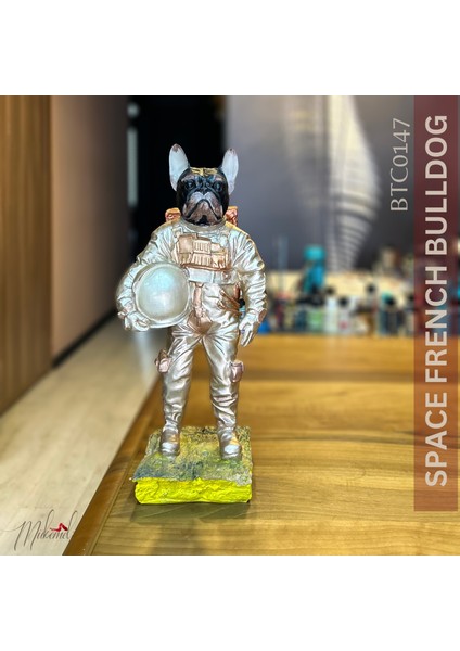 Tam astronot kıyafeti giymiş uzay Fransız bulldog figürü – el yapımı heykel- Mükemel Özgün Tasarım