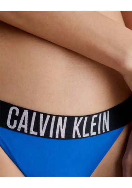 Kadın Calvin Klein Elastik Şeritli Brazilian Kesim Bikini Altı