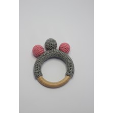 Ilgaz Shop Design Amigurumi Organik Pembe Gri Şapka Çorap Emzik Askısı ve Diş Kaşıyıcı 4'lü Set