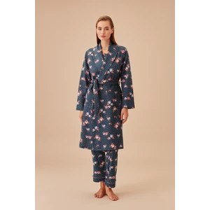 Young Mother Uzun Sabahlık