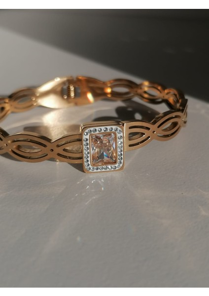 Kadın Ithal Çelik Kararmaz Baget Taşlı Gold Kelepçe