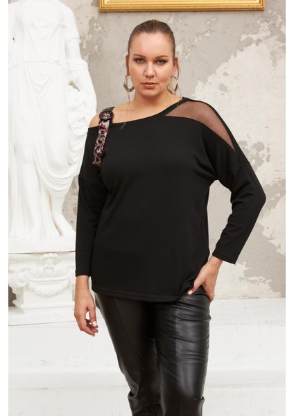 Omuz Detaylı Siyah Büyük Beden Bluz