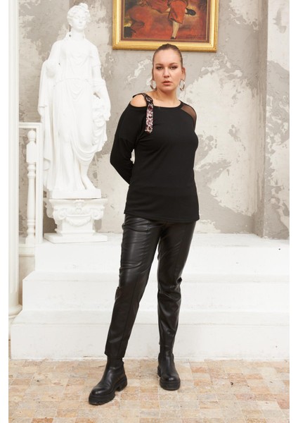 Omuz Detaylı Siyah Büyük Beden Bluz indirimleri