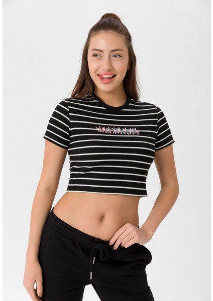 Kadın Çizgili Crop T-Shirt modelleri