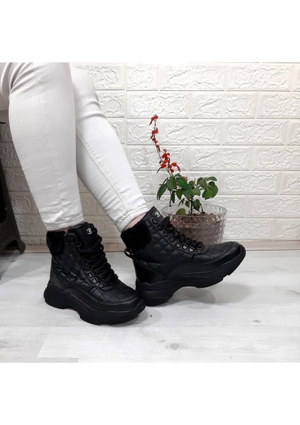 M.p 1408 Siyah Kaymaz Taban 18CM Kısa Kadın Bot