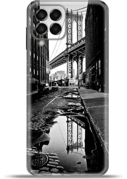 Samsung Galaxy M33 Kılıf Esnek Silikon Kamera Koruma 4K Desenli Özel Tasarım - Manhattan Bridge
