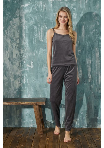 Kadın Fransız Kadife Ip Askılı Sabahlıklı Dantel Detaylı Pijama Takımı 3lü Set modelleri