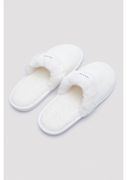 Cozy Beyaz Terlik fırsatları