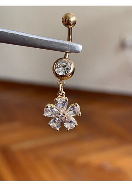 Cerrahi Çelik Piercing Ful Taşlı Çiçek Piercing Ful Taşlı Çiçek Göbek Piercingi