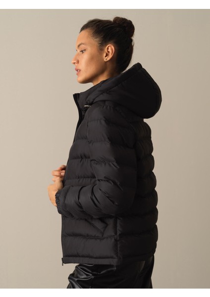 Kadın Siyah Regular Fit Şişme Mont modelleri