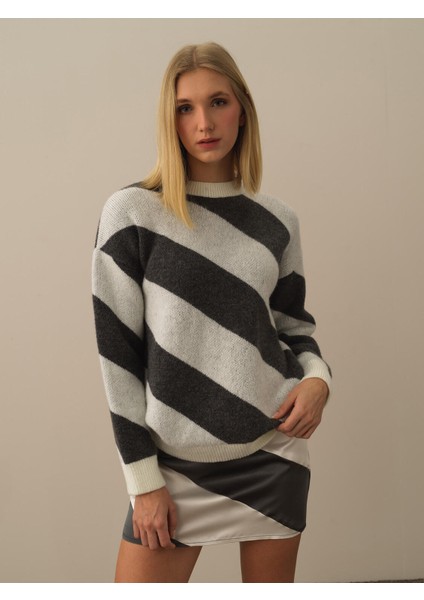 Kadın Koyu Gri Lüks Pamuk Dokulu Oversize Kazak fiyatları