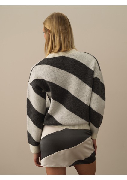 Kadın Koyu Gri Lüks Pamuk Dokulu Oversize Kazak modelleri