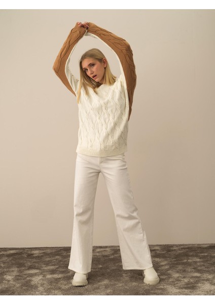 Kadın Ekru Doğal Yün Dokulu Oversize Kazak