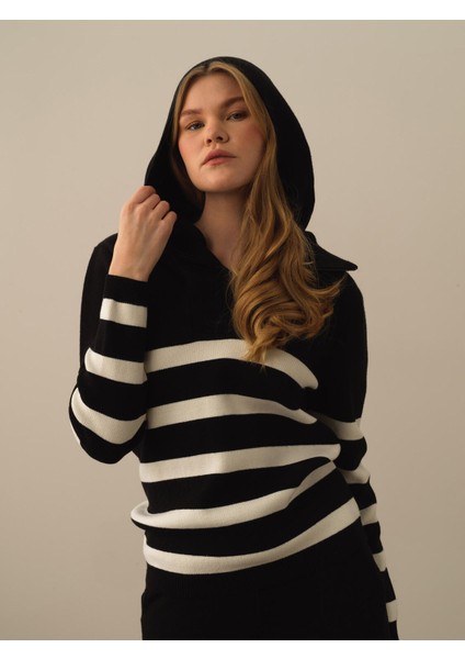 Kadın Siyah Formunu Koruyan Oversize Kazak modelleri