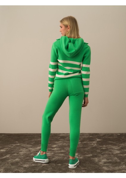 Kadın Yeşil Formunu Koruyan Oversize Kazak indirimleri