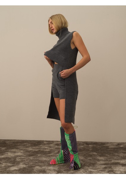 Kadın Koyu Gri Doğal Yün Dokulu Regular Fit Şort modelleri