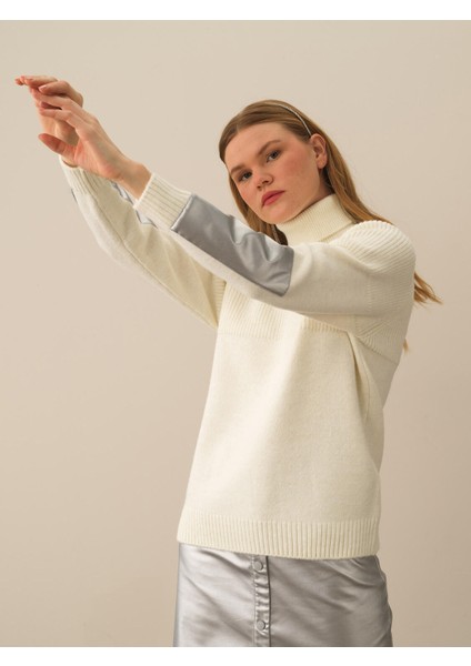 Kadın Ekru Doğal Yün Dokulu Regular Fit Kazak modelleri