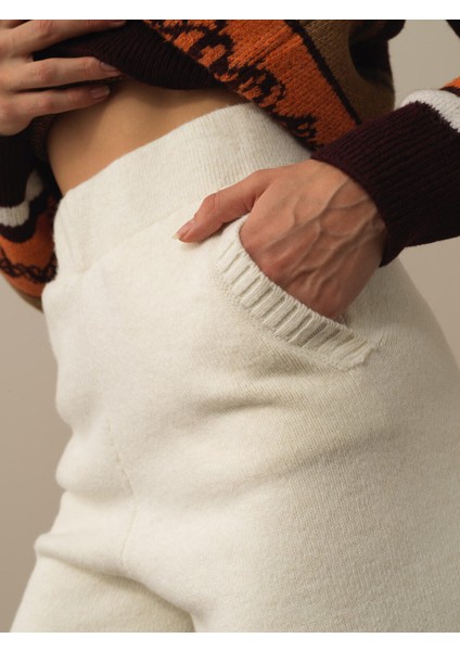 Kadın Ekru Doğal Yün Dokulu Regular Fit Şort fiyatları