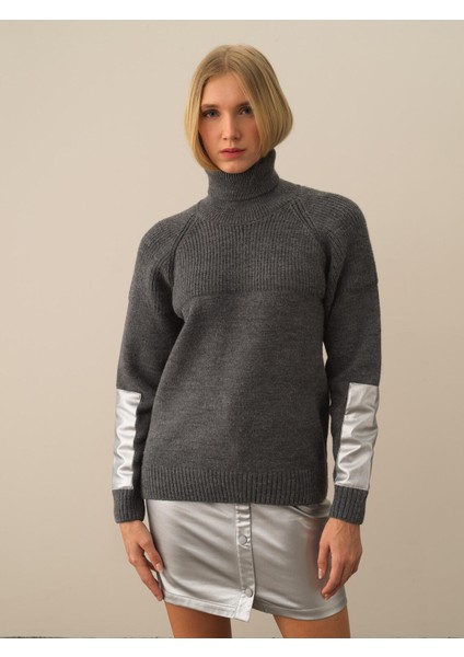 Kadın Koyu Gri Doğal Yün Dokulu Regular Fit Kazak fiyatları