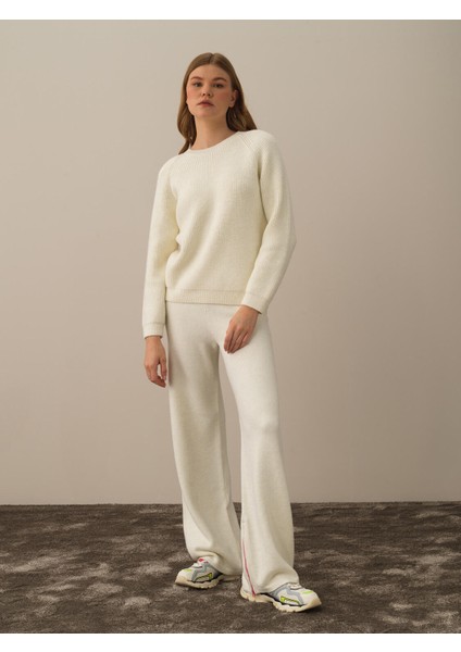 Kadın Ekru Doğal Yün Dokulu Regular Fit Kazak