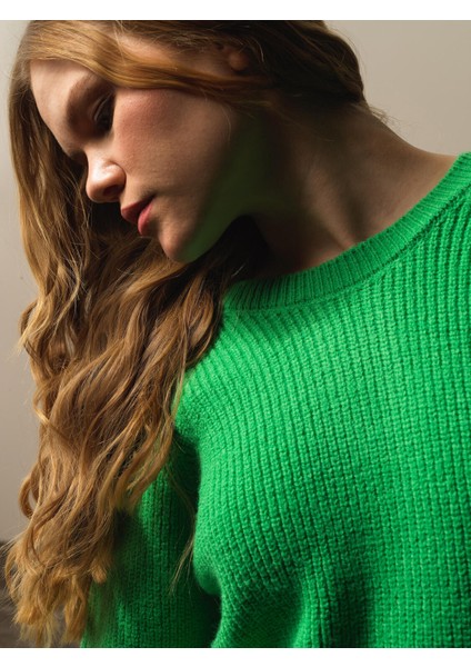 Kadın Yeşil Doğal Yün Dokulu Regular Fit Kazak modelleri