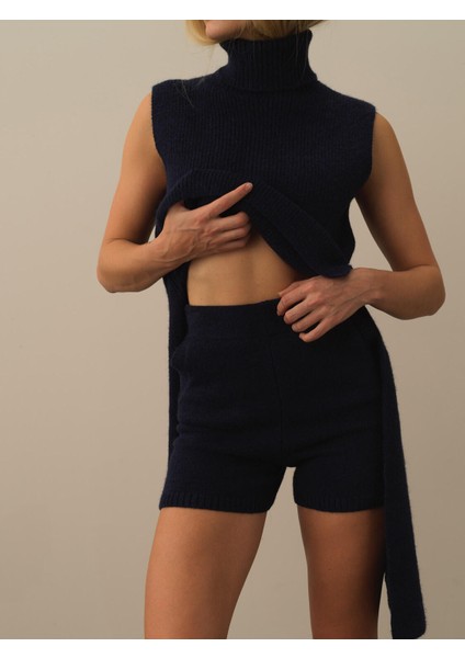 Kadın Lacivert Doğal Yün Dokulu Regular Fit Şort fiyatları