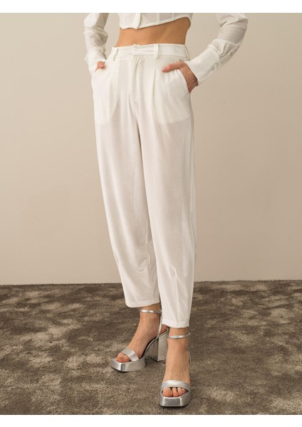 Kadın Kırık Beyaz Esnek Dokulu Oversize Pantolon fiyatları