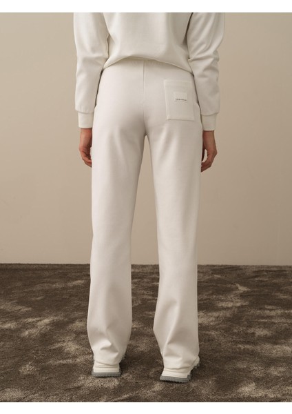 Kadın Kırık Beyaz Pamuk Dokulu Regular Fit Sweat Pantolon fırsatları