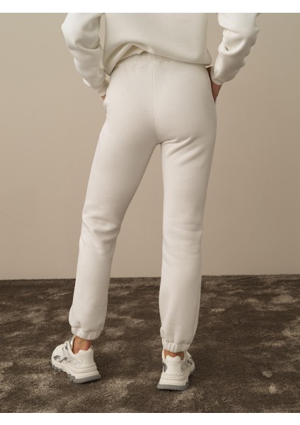Kadın Kırık Beyaz Pamuk Dokulu Regular Fit Sweat Pantolon fırsatları