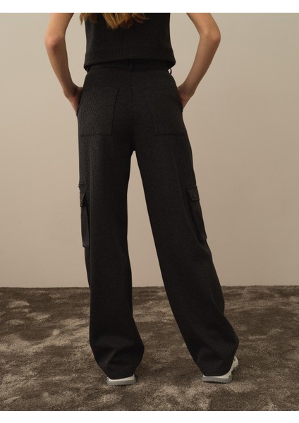 Kadın Siyah Pamuk Dokulu Regular Fit Kargo Pantolon indirimleri