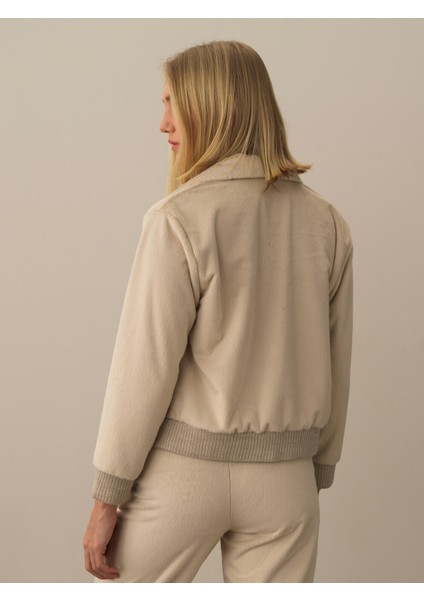 Kadın Bej Formunu Koruyan Oversize Sweatmont fırsatları