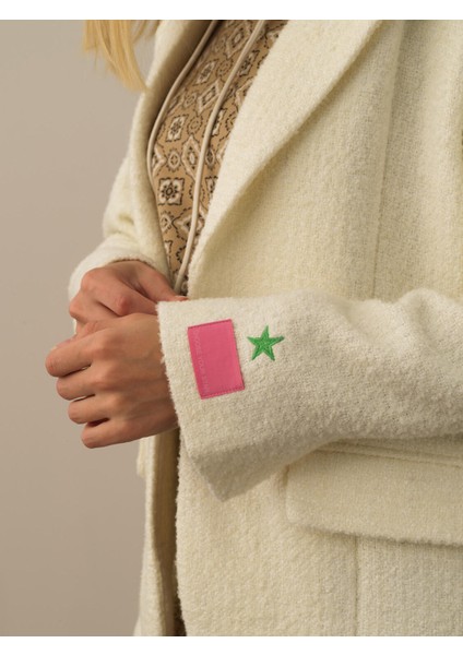 Kadın Ekru Doğal Yün Dokulu Oversize Ceket fırsatları