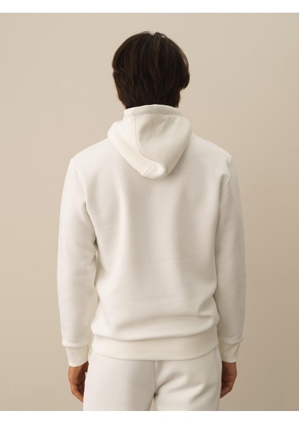 Erkek Kırık Beyaz Pamuk Dokulu Regular Fit Sweatshirt fırsatları