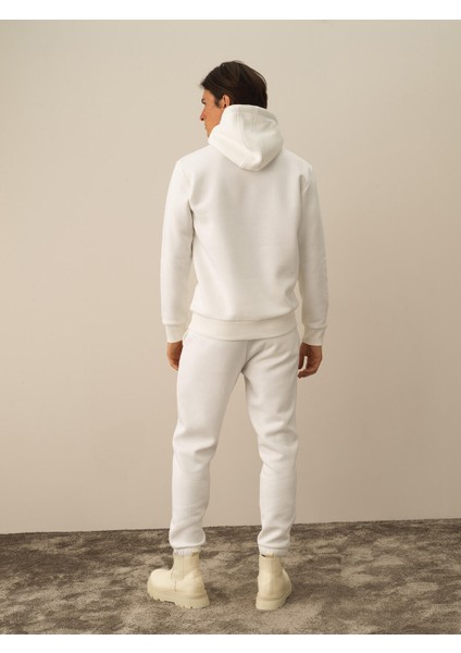 Erkek Kırık Beyaz Pamuk Dokulu Regular Fit Sweatshirt indirimleri