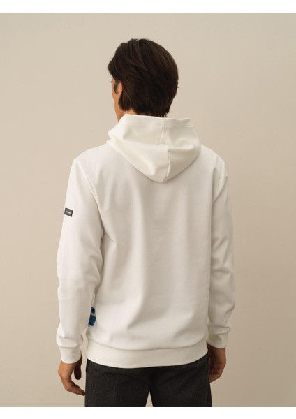 Erkek Kırık Beyaz Pamuk Dokulu Regular Fit Sweatshirt indirimleri