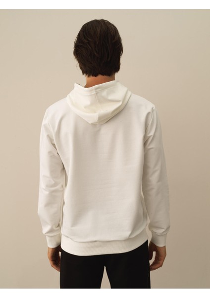 Erkek Kırık Beyaz Pamuk Dokulu Regular Fit Sweatshirt fırsatları