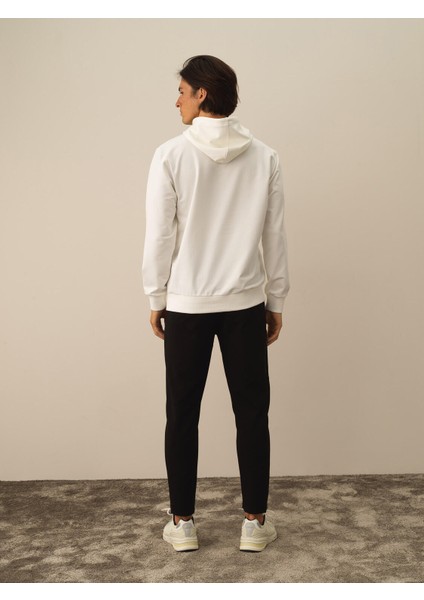 Erkek Kırık Beyaz Pamuk Dokulu Regular Fit Sweatshirt indirimleri