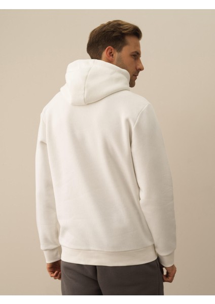 Erkek Kırık Beyaz Pamuk Dokulu Regular Fit Sweatshirt fırsatları