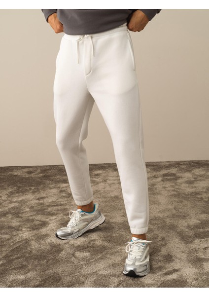 Erkek Kırık Beyaz Pamuk Dokulu Regular Fit Sweat Pantolon modelleri