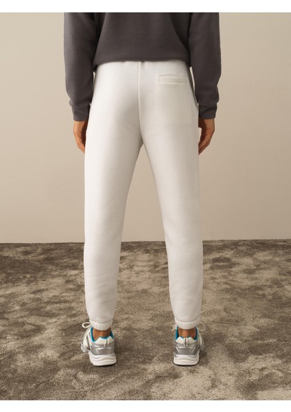 Erkek Kırık Beyaz Pamuk Dokulu Regular Fit Sweat Pantolon indirimleri