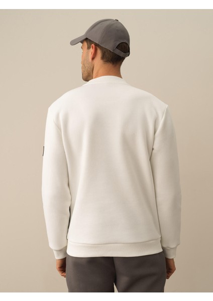 Erkek Kırık Beyaz Pamuk Dokulu Regular Fit Sweatshirt fırsatları
