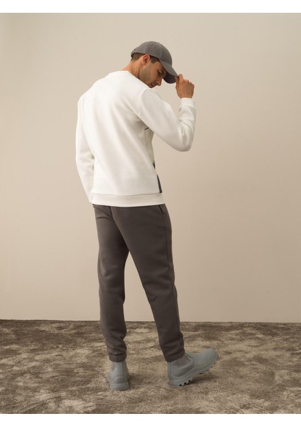 Erkek Kırık Beyaz Pamuk Dokulu Regular Fit Sweatshirt indirimleri