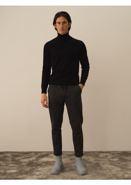 Erkek Siyah Pamuk Dokulu Slim Fit Jogger Pantolon