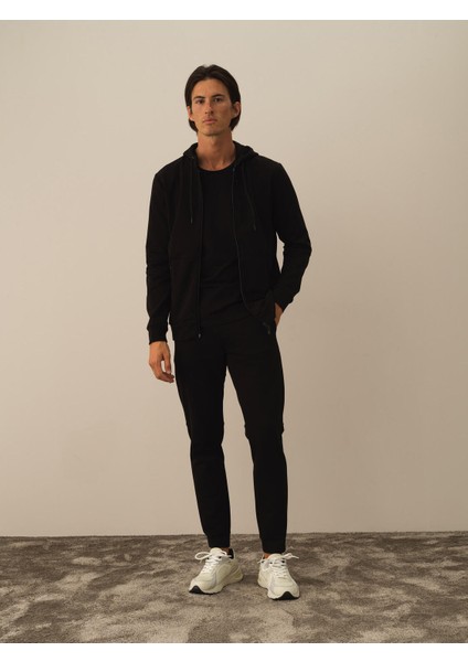Erkek Siyah Pamuk Dokulu Slim Fit Sweatmont