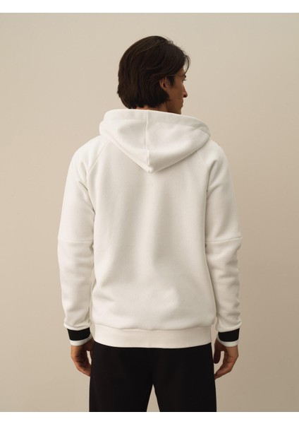 Erkek Kırık Beyaz Pamuk Dokulu Regular Fit Sweatmont fırsatları