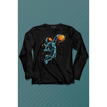 Kendim Seçtim Uzayda Satürn Gezegeni Yanında Basketbol Oynayan Astronot Basketball Uzun Kollu Tişört Baskılı T-Shirt